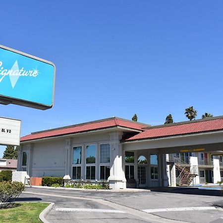 Signature Anaheim Maingate Hotel Exterior photo