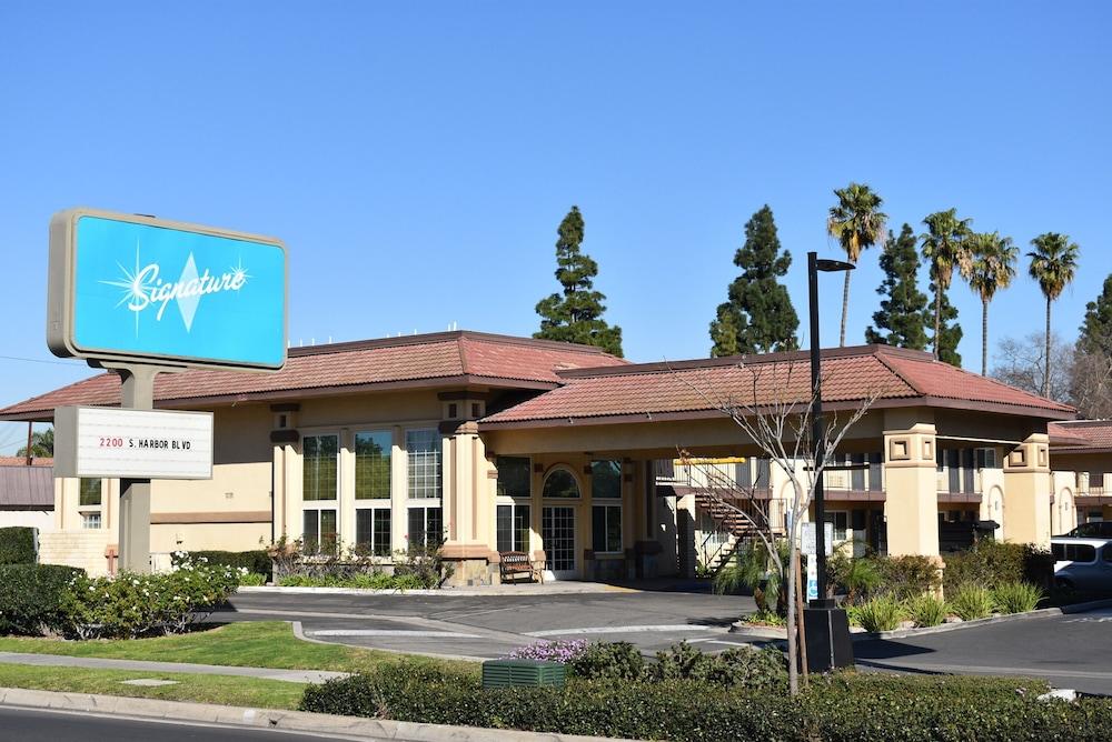 Signature Anaheim Maingate Hotel Exterior photo